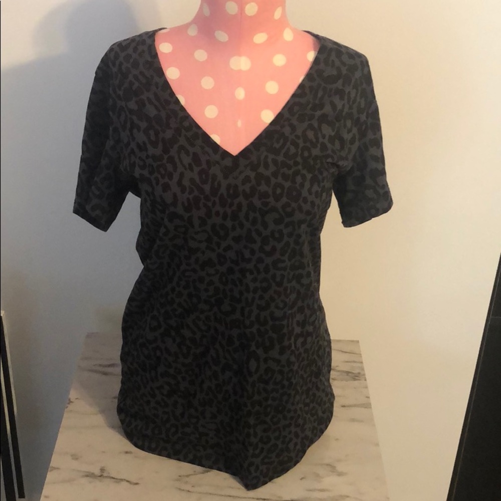 Victoria’s Secret PINK cheetah print V-neck shirt
